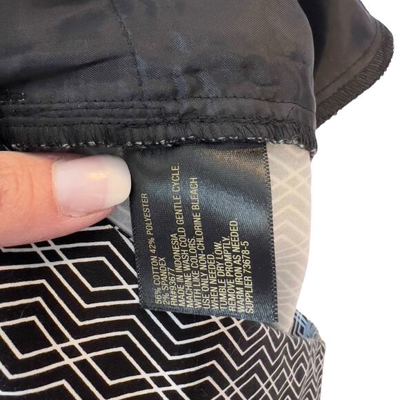 Worthington Modern Fit bermuda shorts plus size 16, graphic black & white  2697 - Picture 8 of 8